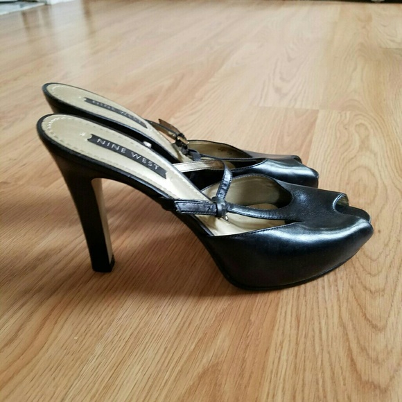 shoes - Picture 1 of 2